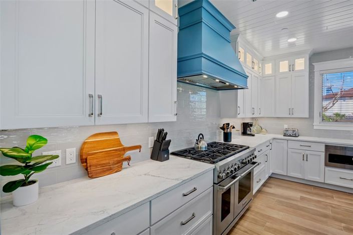 Image No.9-8 Bed Property for sale