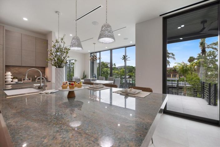 Image No.11-4 Bed Property for sale