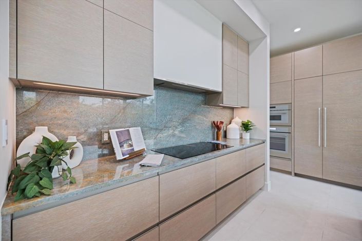 Image No.12-4 Bed Property for sale