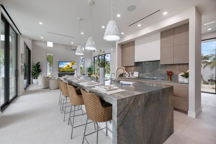 Image No.16-4 Bed Property for sale