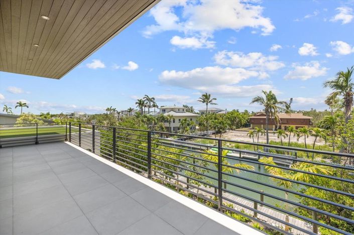 Image No.30-4 Bed Property for sale