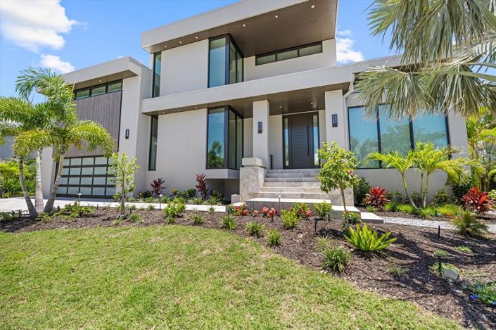 Image No.5-4 Bed Property for sale