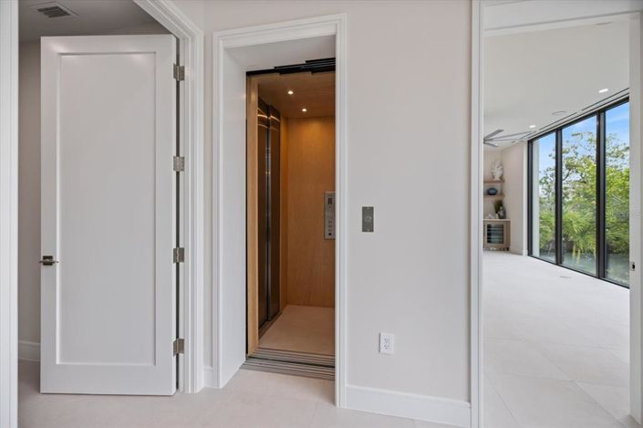 Image No.57-4 Bed Property for sale