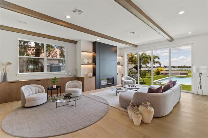 Image No.16-6 Bed Property for sale