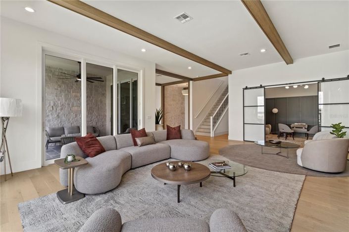 Image No.17-6 Bed Property for sale