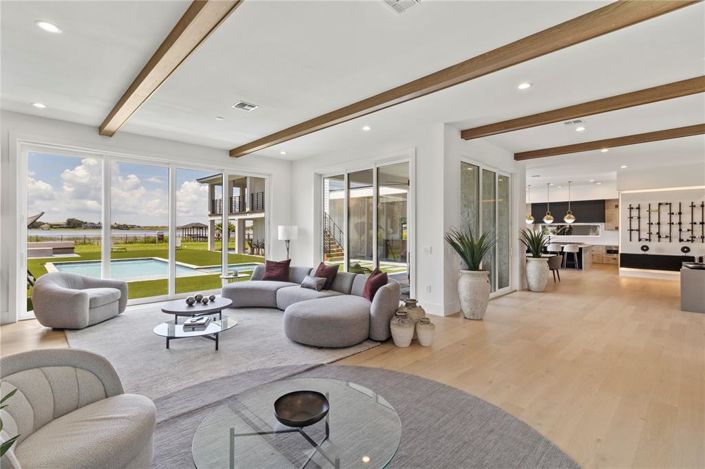 Image No.19-6 Bed Property for sale