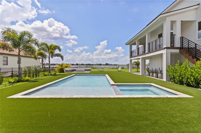 Image No.2-6 Bed Property for sale