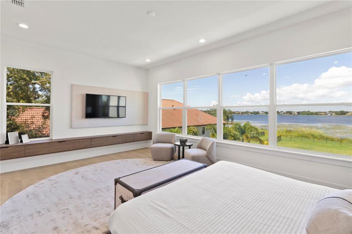 Image No.22-6 Bed Property for sale