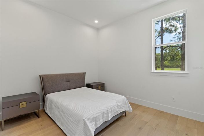 Image No.27-6 Bed Property for sale