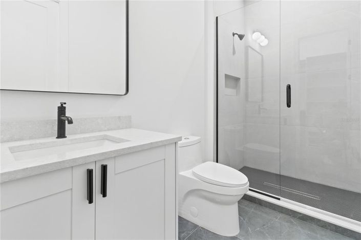 Image No.28-6 Bed Property for sale