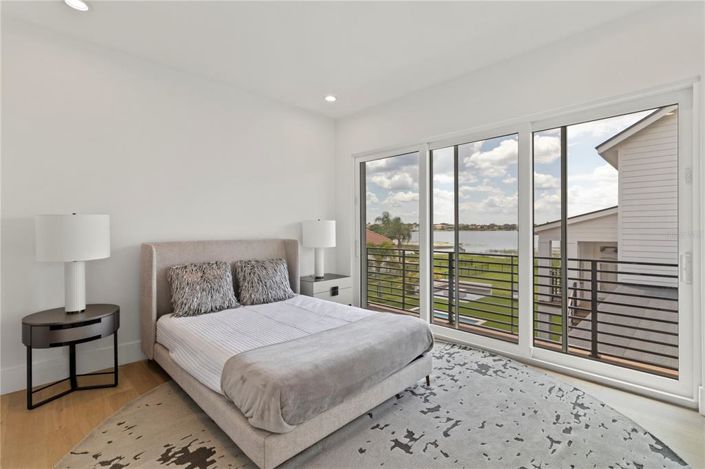 Image No.33-6 Bed Property for sale