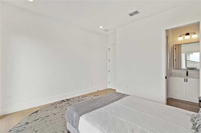 Image No.34-6 Bed Property for sale