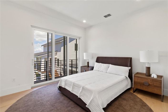 Image No.36-6 Bed Property for sale