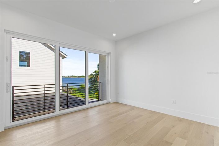 Image No.37-6 Bed Property for sale