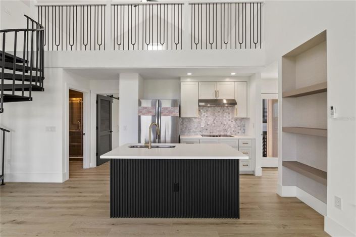 Image No.38-6 Bed Property for sale