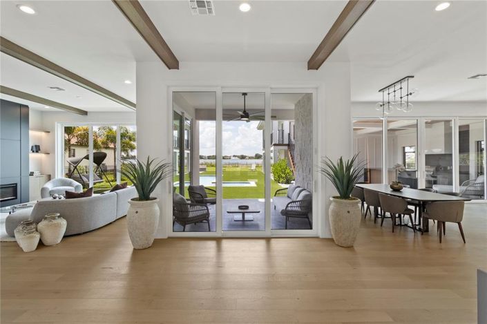 Image No.4-6 Bed Property for sale