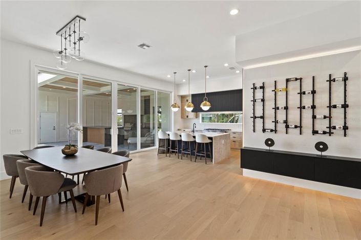 Image No.9-6 Bed Property for sale