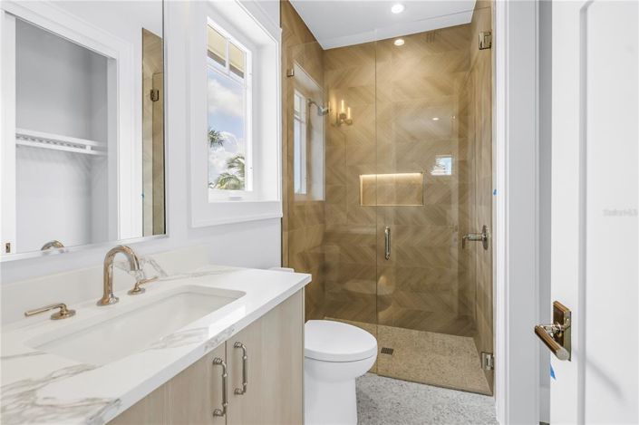 Image No.16-8 Bed Property for sale