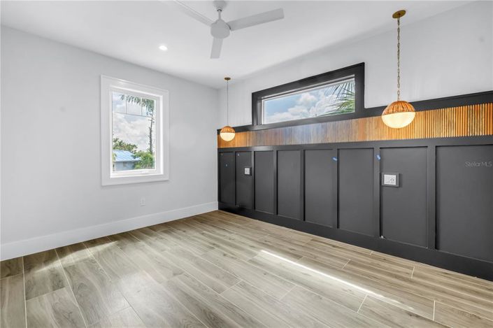 Image No.17-8 Bed Property for sale