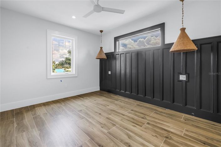 Image No.24-8 Bed Property for sale