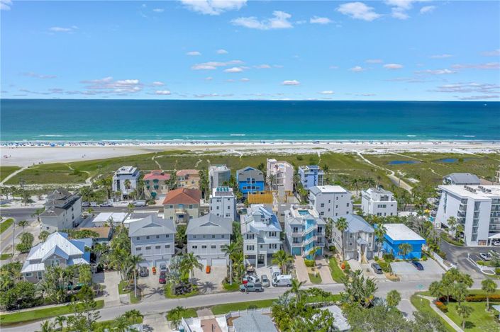 Image No.43-8 Bed Property for sale