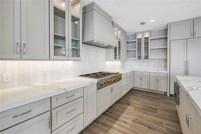 Image No.6-8 Bed Property for sale