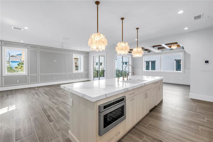 Image No.7-8 Bed Property for sale