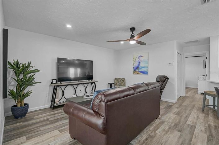 Image No.15-2 Bed Property for sale