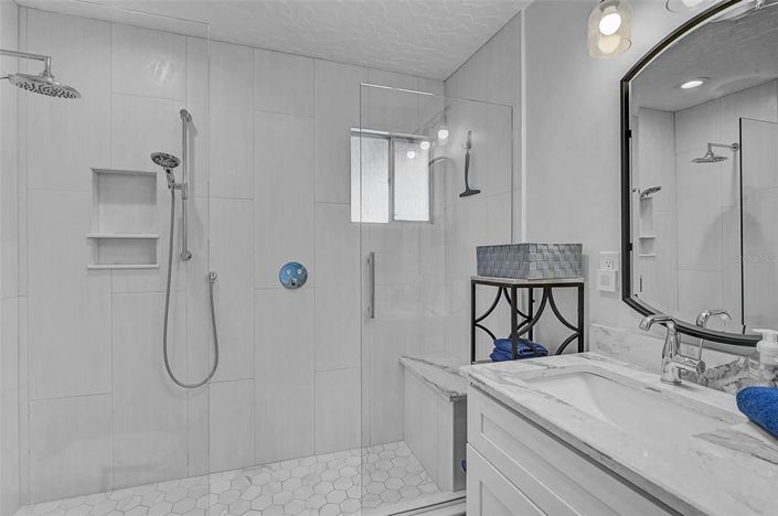 Image No.20-2 Bed Property for sale