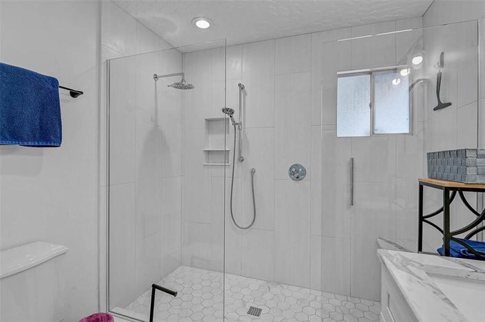 Image No.21-2 Bed Property for sale