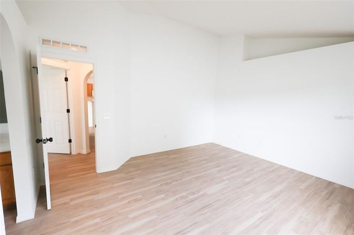 Image No.13-4 Bed Property for sale