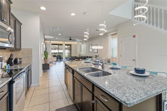 Image No.10-6 Bed Property for sale