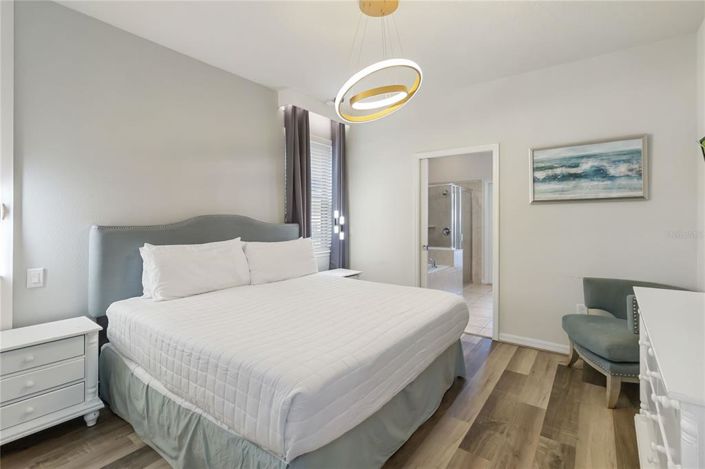 Image No.11-6 Bed Property for sale