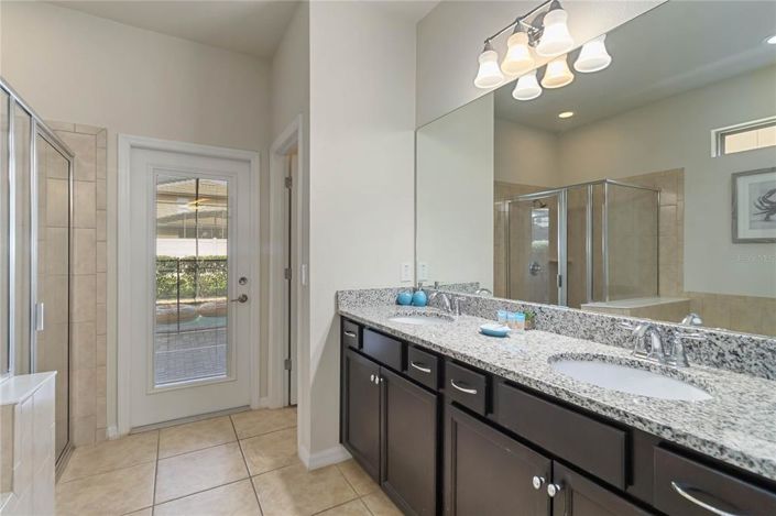 Image No.12-6 Bed Property for sale