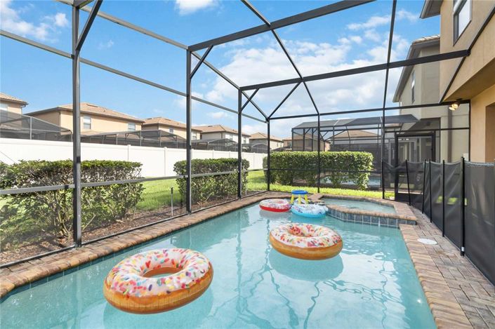 Image No.2-6 Bed Property for sale