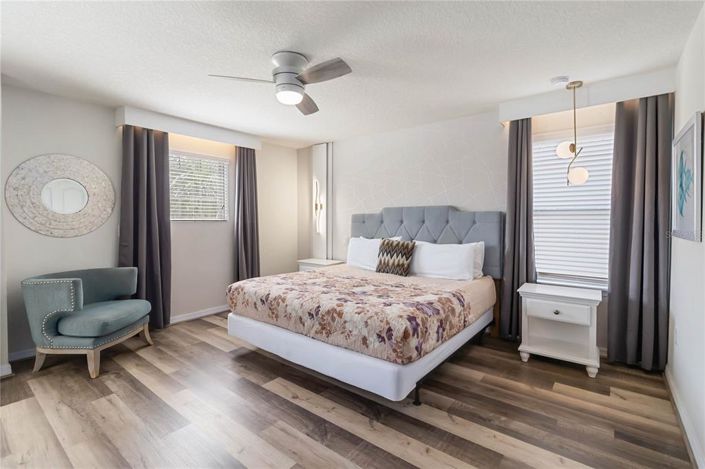 Image No.27-6 Bed Property for sale