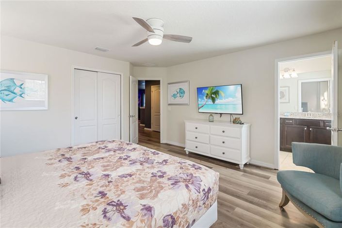 Image No.28-6 Bed Property for sale