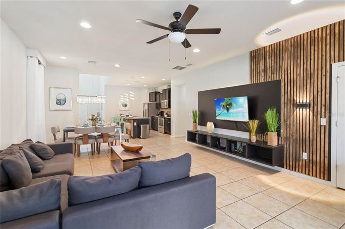 Image No.5-6 Bed Property for sale