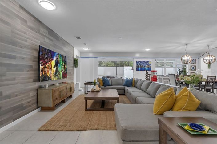 Image No.10-15 Bed Property for sale