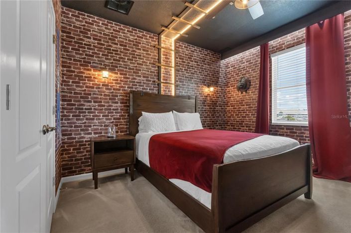 Image No.32-15 Bed Property for sale