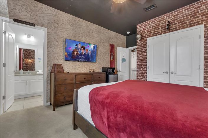 Image No.33-15 Bed Property for sale