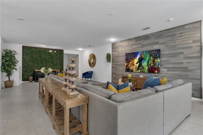 Image No.6-15 Bed Property for sale