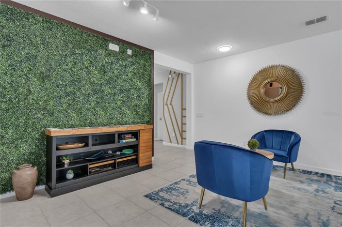 Image No.7-15 Bed Property for sale