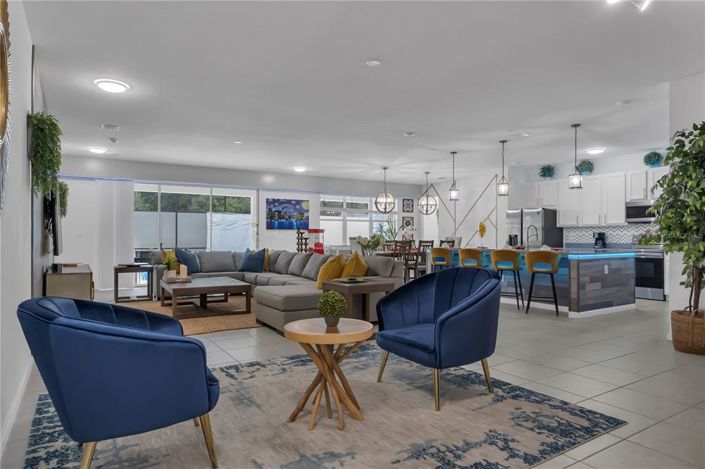 Image No.8-15 Bed Property for sale