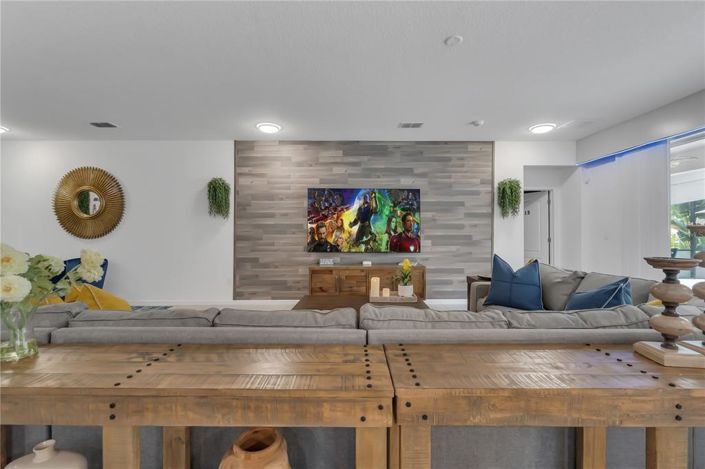 Image No.9-15 Bed Property for sale