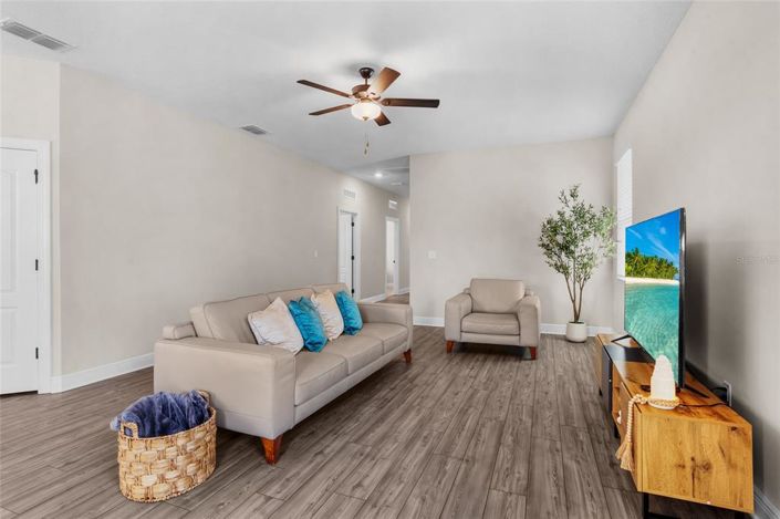 Image No.6-3 Bed Property for sale