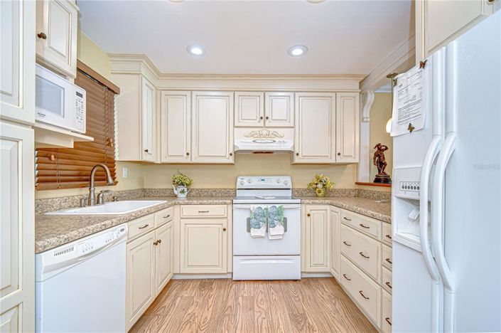 Image No.9-2 Bed Property for sale