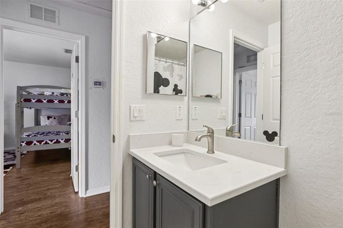 Image No.17-4 Bed Townhouse for sale