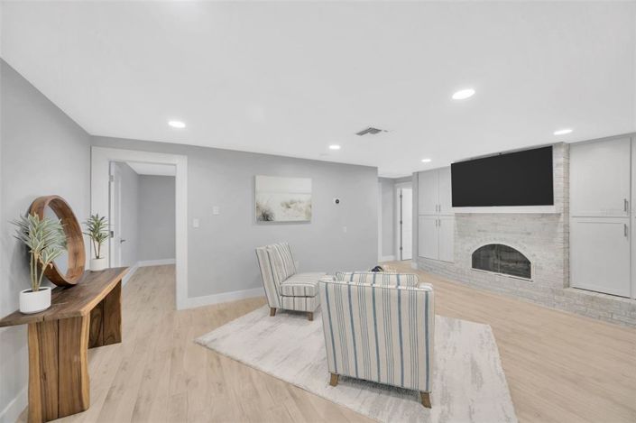 Image No.13-3 Bed Property for sale