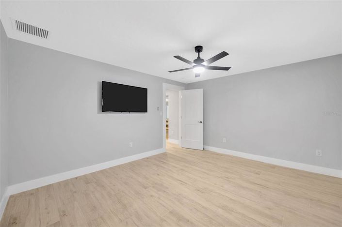 Image No.52-3 Bed Property for sale